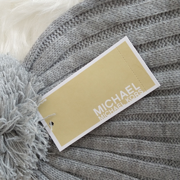 🎅 NWT MICHAEL KORS BEANIE WITH POM - Picture 5 of 6